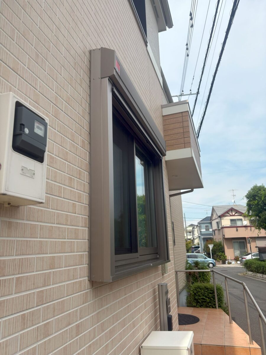 埼玉県さいたま市　W様邸　　LIXILリクシル手動シャッターの電動化工事