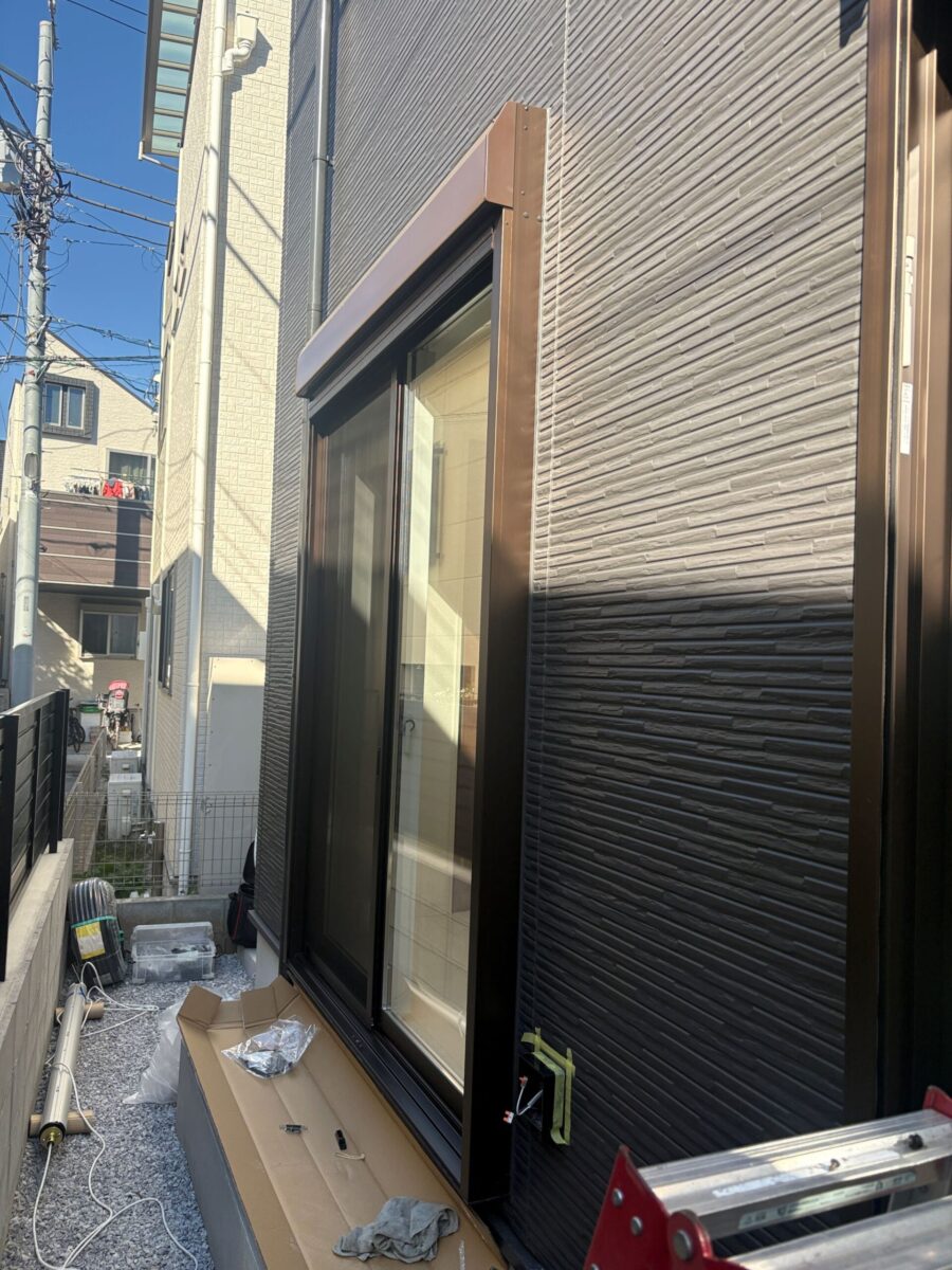 東京都世田谷区 I様邸 YKKAP手動シャッターをソムフィキットで電動化工事