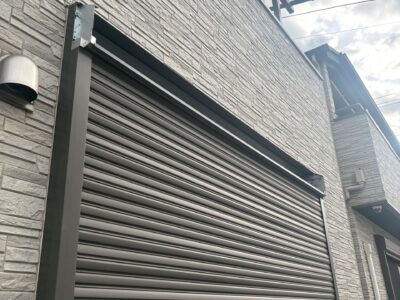 東京都羽村市　Ｋ様邸　リビング窓の手動シャッターをソムフィキットで電動化工事　ＬＩＸＩＬ製