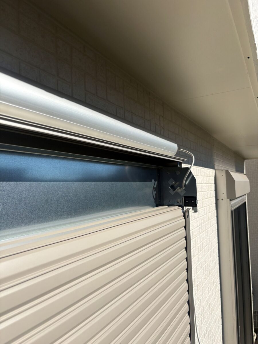 埼玉県八潮市　Ｙ様邸　　YKKAP製の手動シャッターをソムフィキットで電動化工事