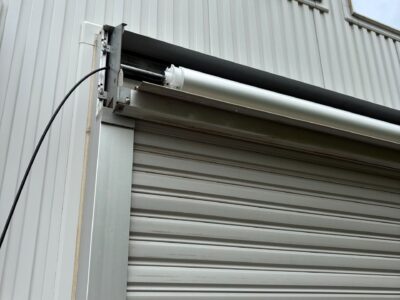 茨城県つくば市　B様邸　LIXIL製の手動シャッターのソムフィキット電動化で遠隔操作も可能